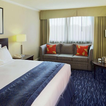 Hotel Doubletree By Hilton Norwalk Habitación foto