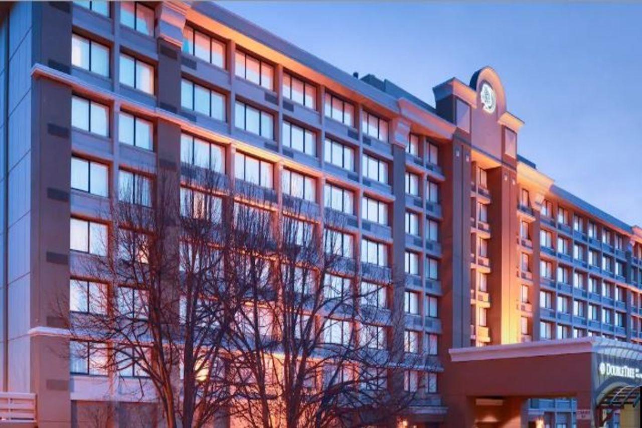 Hotel Doubletree By Hilton Norwalk Exterior foto