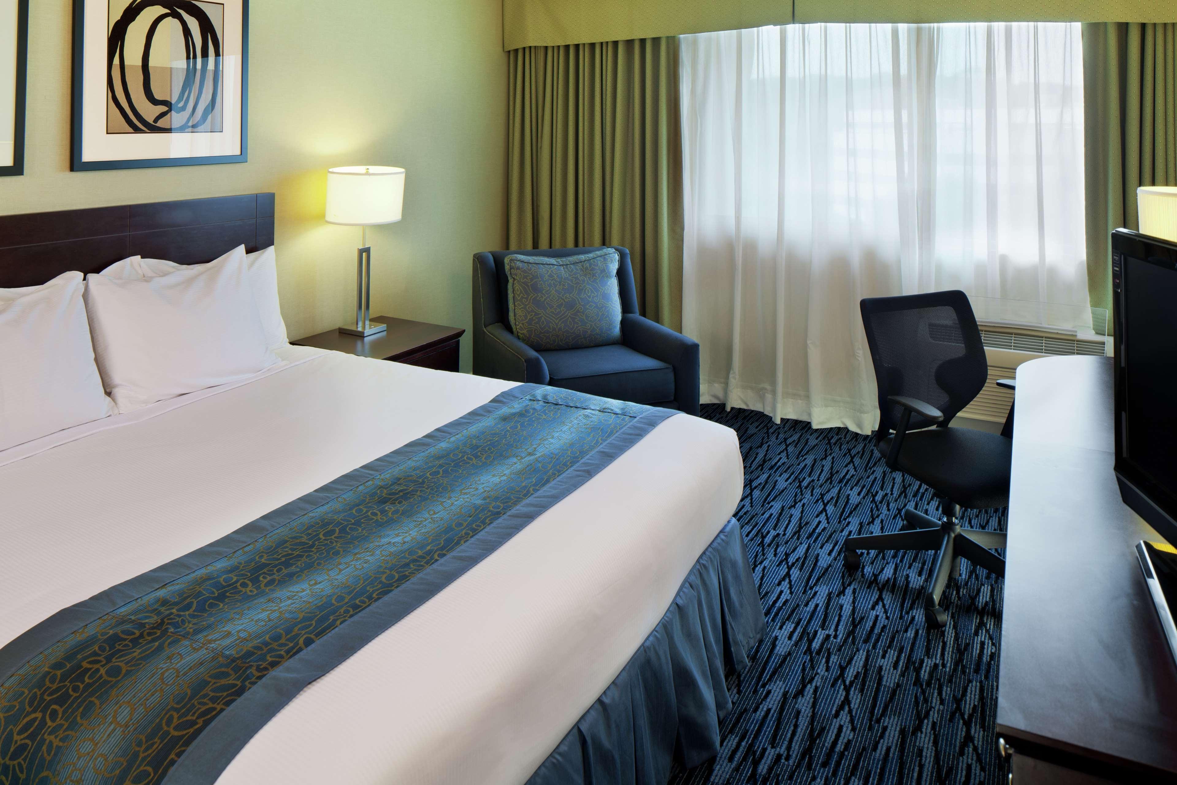 Hotel Doubletree By Hilton Norwalk Habitación foto