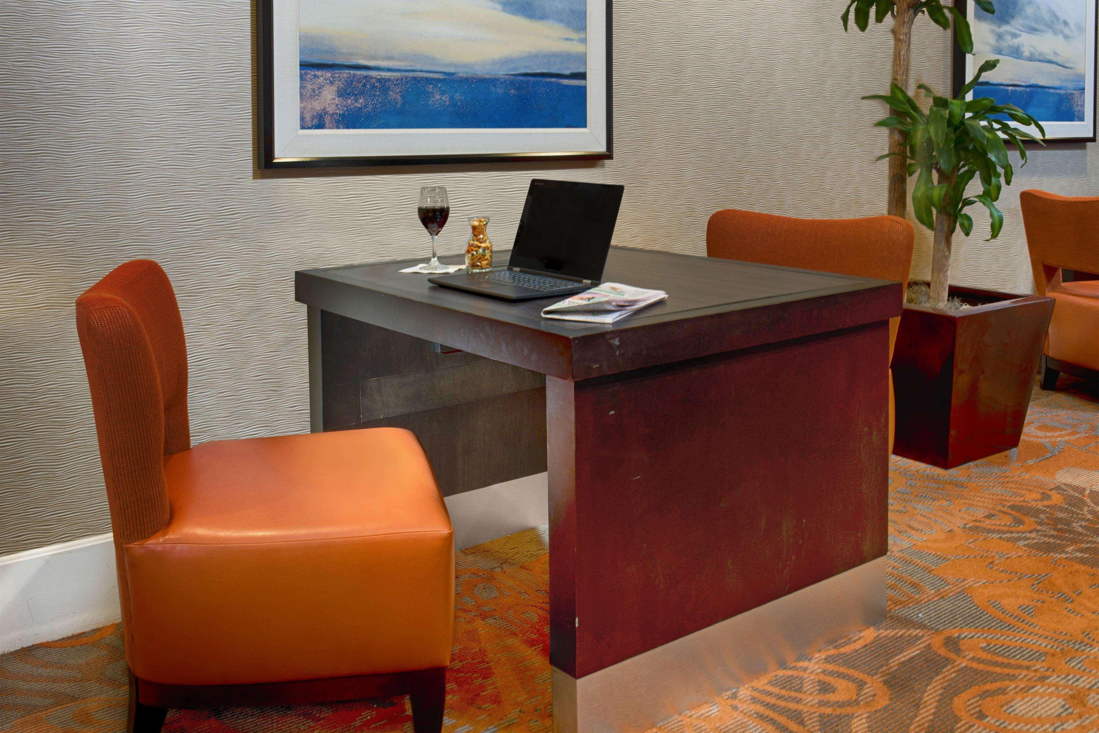 Hotel Doubletree By Hilton Norwalk Exterior foto