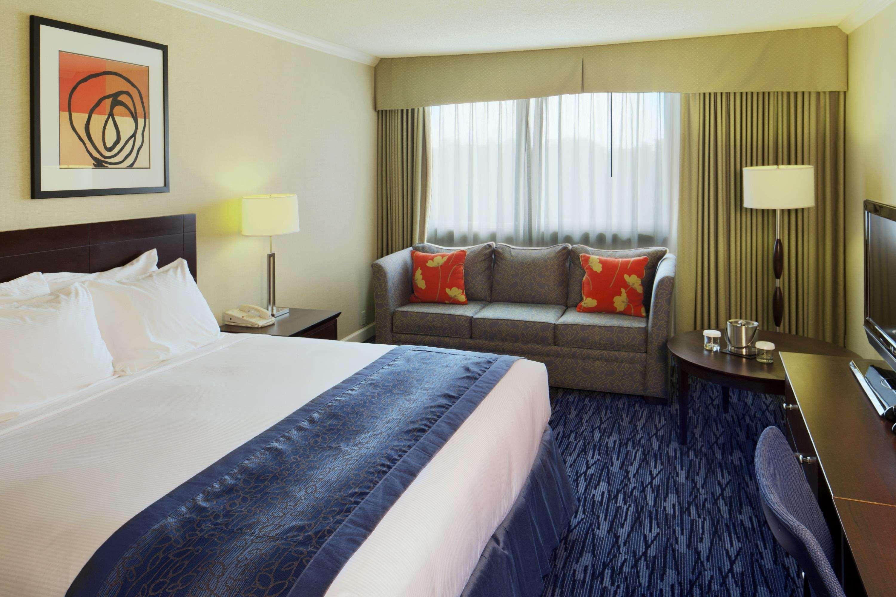 Hotel Doubletree By Hilton Norwalk Habitación foto