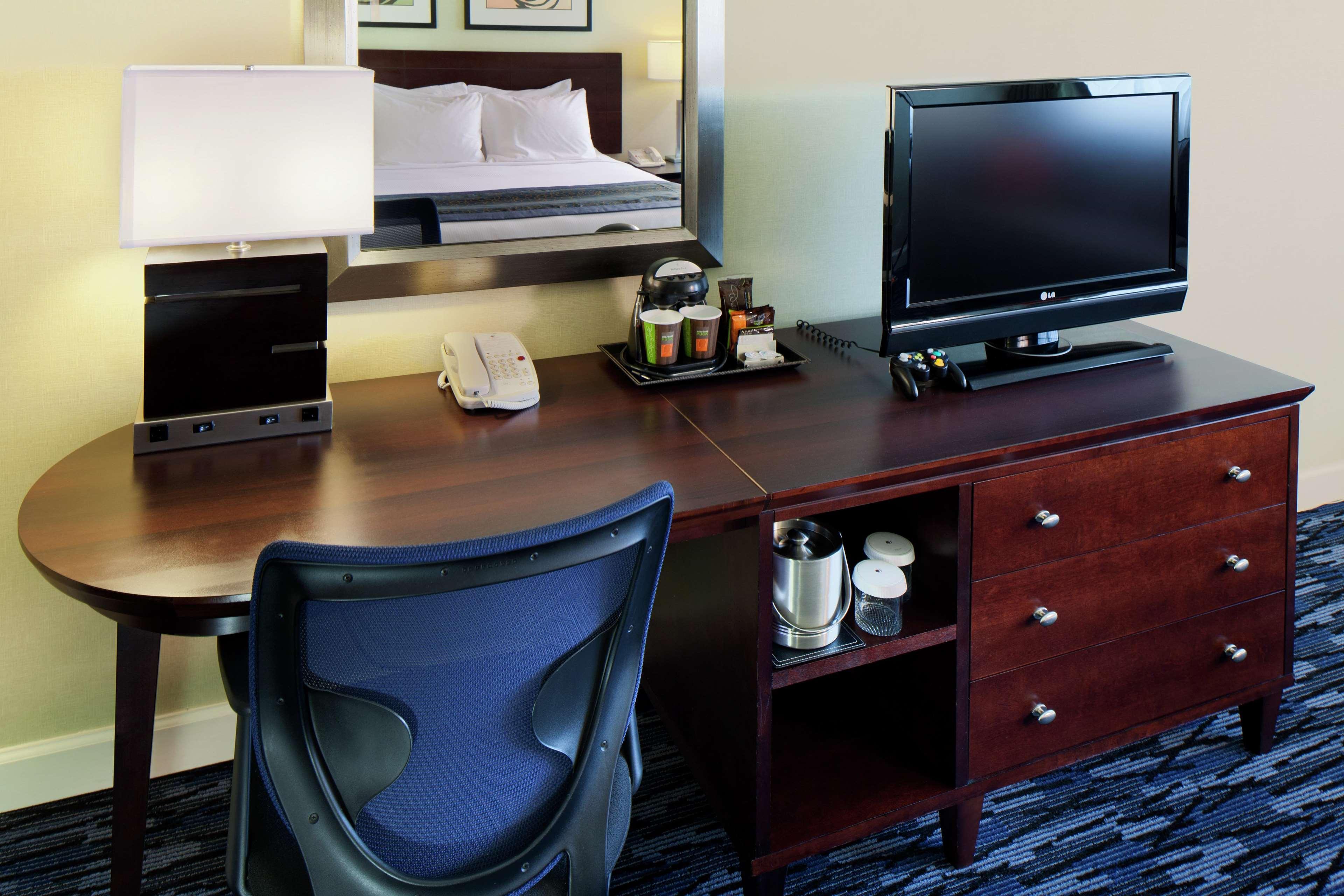 Hotel Doubletree By Hilton Norwalk Habitación foto
