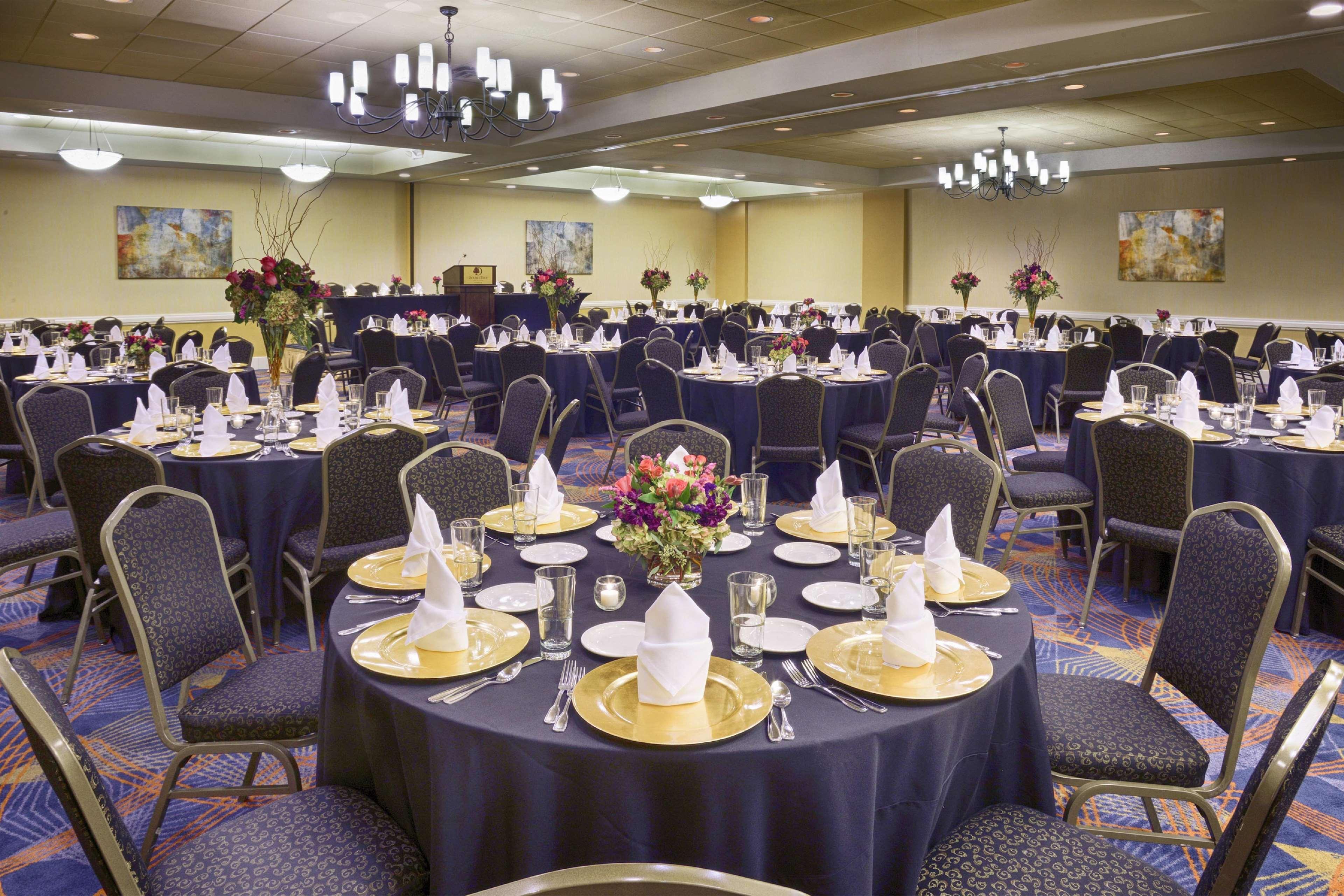 Hotel Doubletree By Hilton Norwalk Exterior foto