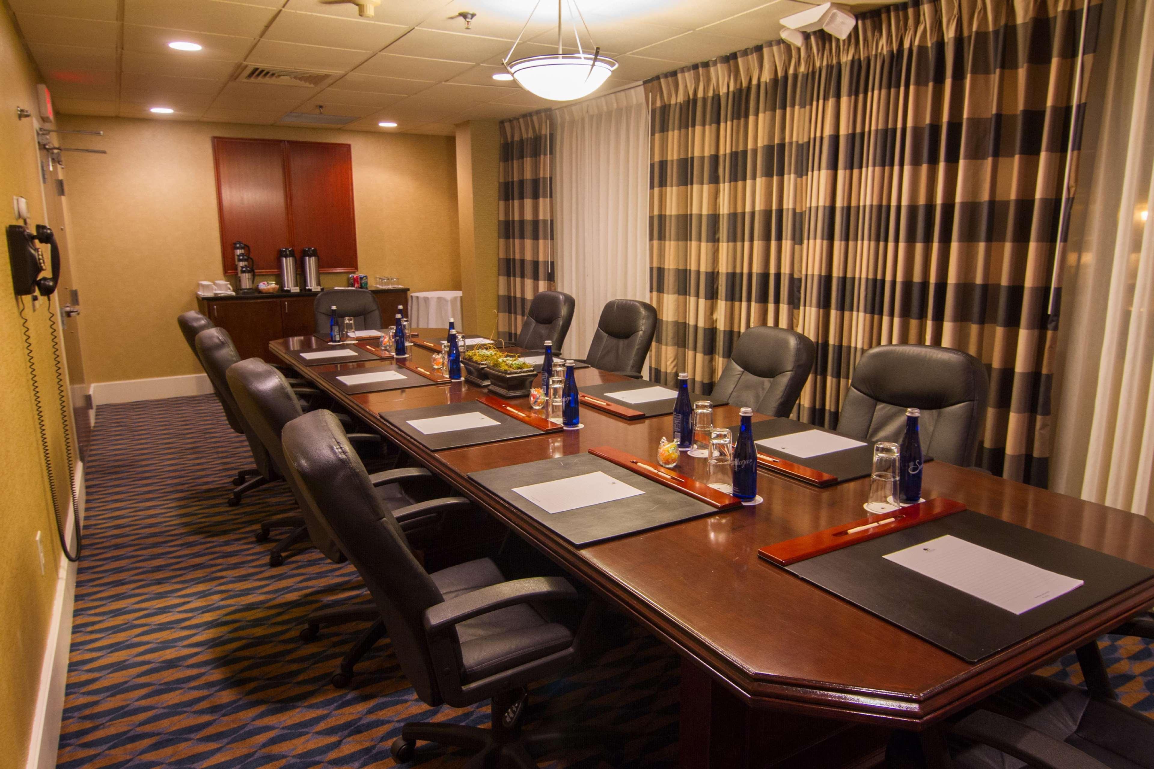 Hotel Doubletree By Hilton Norwalk Exterior foto