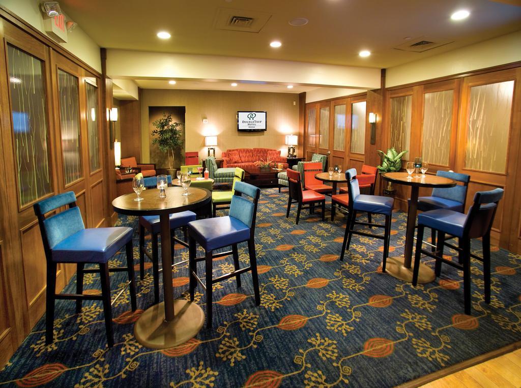 Hotel Doubletree By Hilton Norwalk Restaurante foto