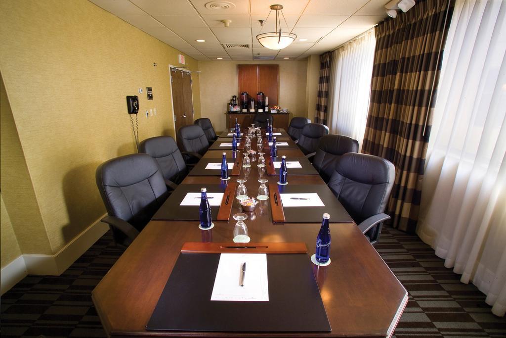Hotel Doubletree By Hilton Norwalk Exterior foto