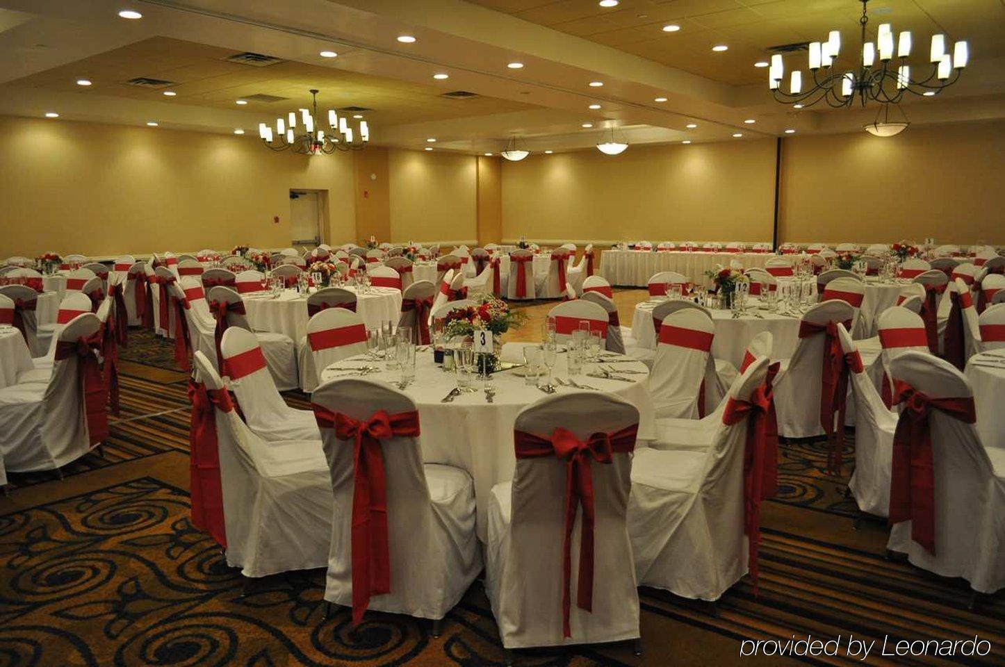 Hotel Doubletree By Hilton Norwalk Restaurante foto